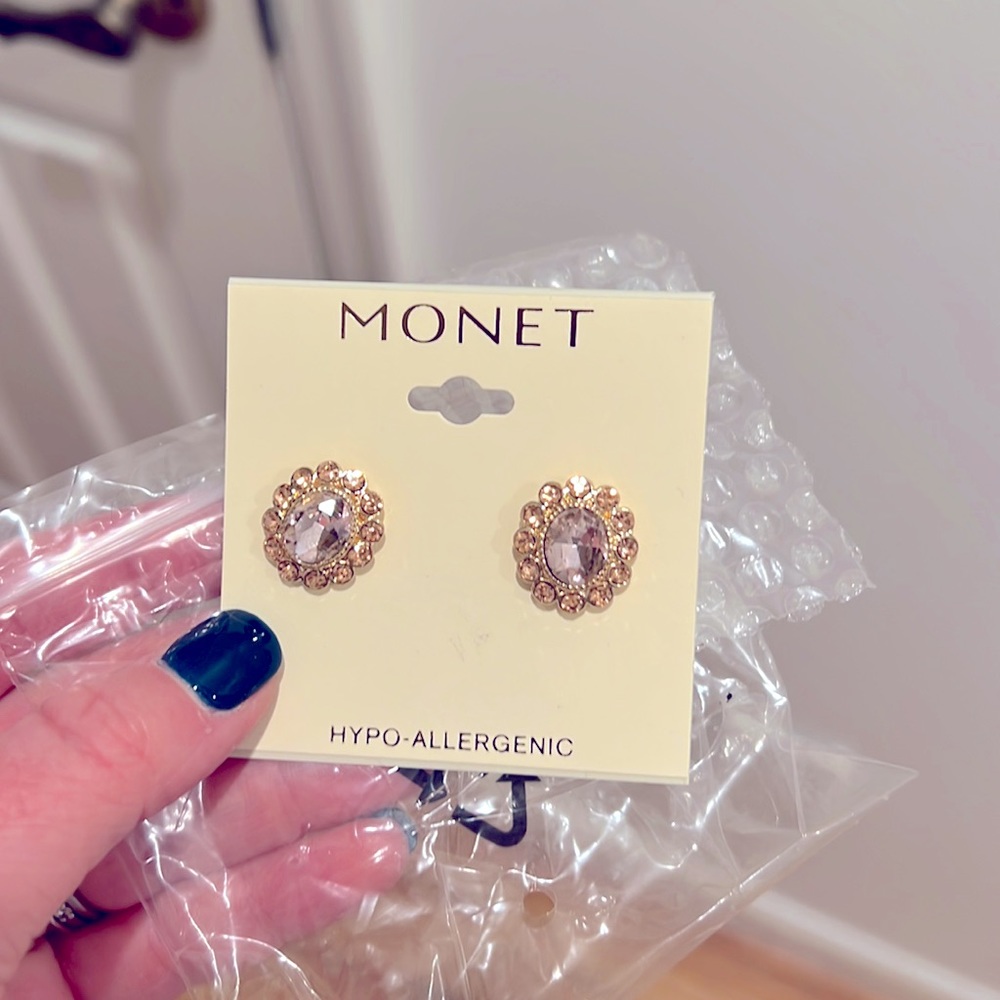 Monet stud earrings light pink/purple colored stone. Gold metal.